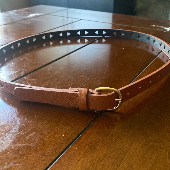 Women’s belt size M/L. Triangles detail. Approximately 43 inches long - Picture 1 of 13